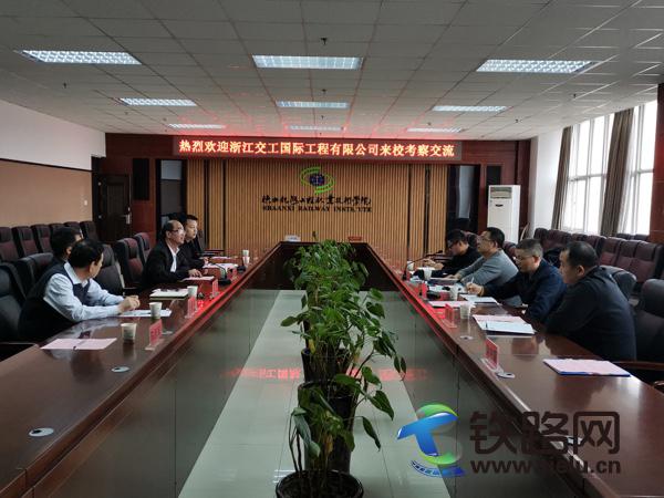 校企合作洽谈会现场.jpg