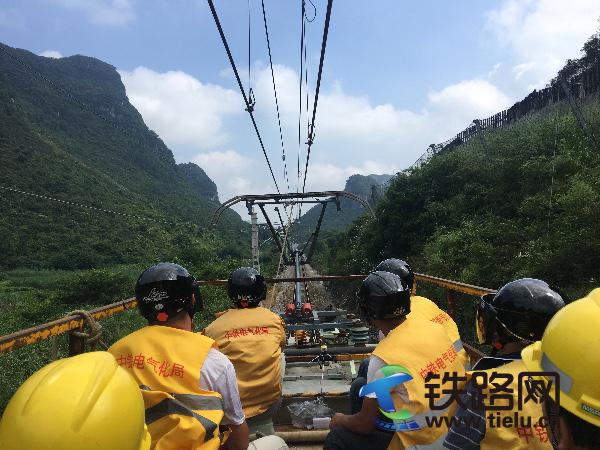 焦柳铁路接触网冷滑.jpg