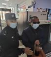 我是你的眼！铁警帮助盲人旅客进站乘车