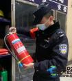  元宵佳节 襄阳铁警为旅客送平安