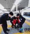 紧急！把握黄金10分钟 洛阳铁警及时救助突发疾病旅客