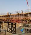 中国水电四局兴泉铁路项目永春车站站台桥首孔现浇简支箱梁施工完成