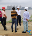 龙卫东到中铁二十三局集团海口防洪堤改造工程项目现场办公解难题