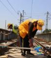 中国铁路西安铁路局集团公司国铁工程公司积极应对高温“烤”验