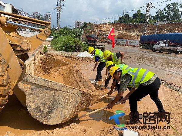 确保道路畅通.jpg